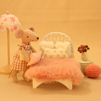 Ensemble de jeu de chambre à coucher miniature de guérison confortable avec lit en bois et lampadaire Maileg Premium Texture modèle jouet pour cadeau de famille