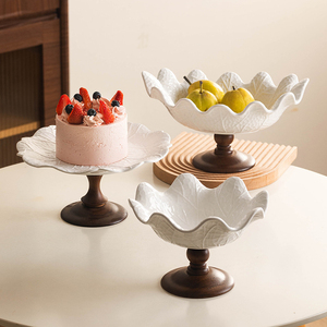 Piatto da Torta a Piedistallo a Forma di Foglia di Cavolo, Ciotola per Frutta in Porcellana <span class=keywords><strong>Bianca</strong></span> con Base in Legno, Espositore per Dessert con Rilievo a Lattuga - Product Image 1