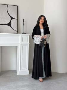 Elegante Conjunto de Abaya Musulmana, Vestido Negro con Ribete de Encaje Blanco y Pañuelo a Juego, Ideal para los Mercados Europeo, Americano y de Oriente Medio - Product Image 6