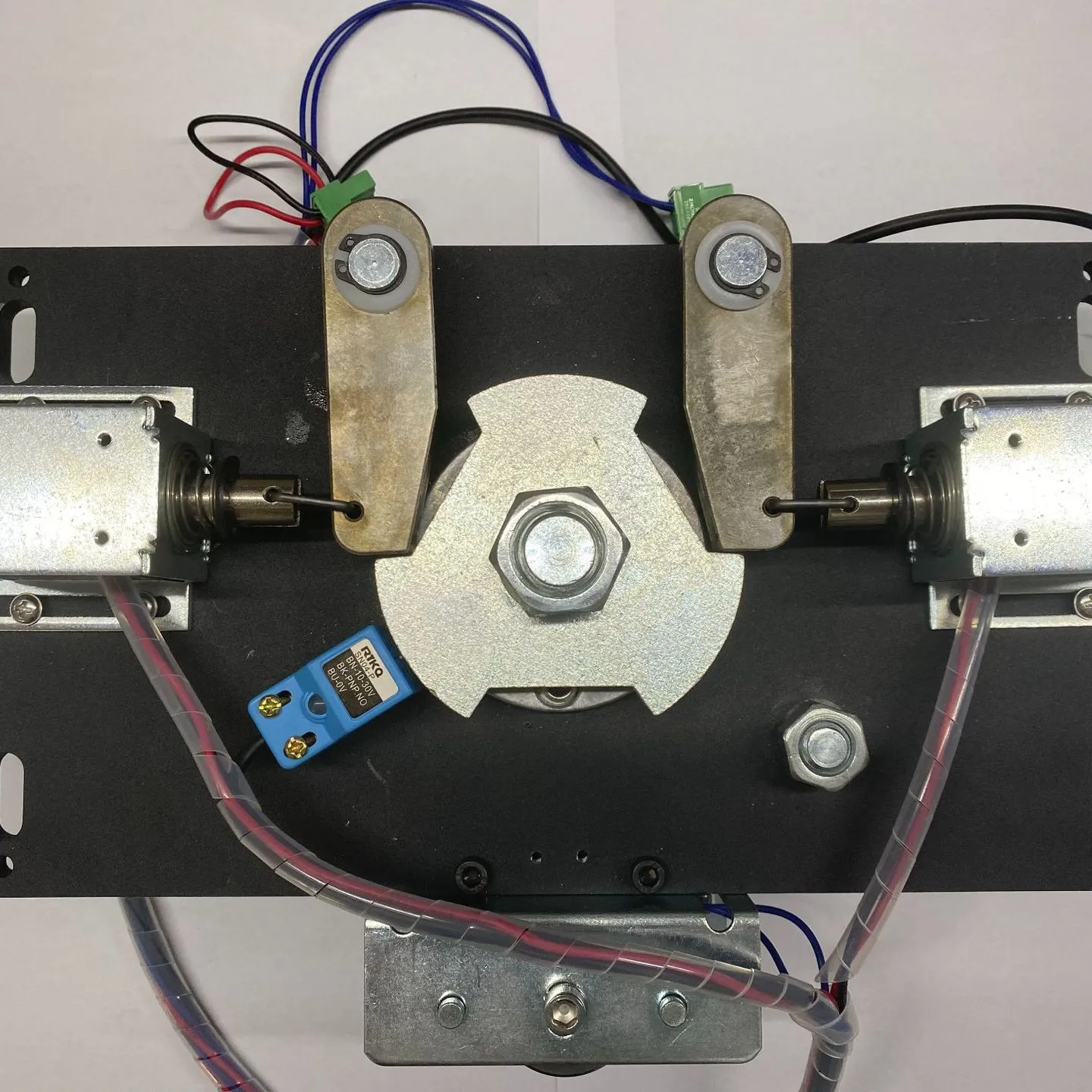 Mecanismo y accesorios de imán de controlador de puerta de torniquete de trípode semiautomático