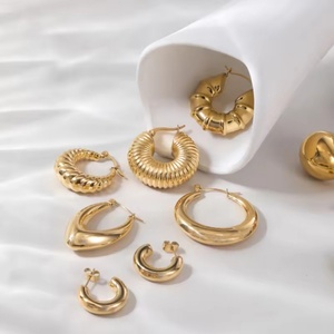 Pendientes de Aro Gruesos de Acero Inoxidable con Baño de Oro PVD de 18k, Diseño Retorcido, Lisos e Hipoalergénicos para Mujer, Venta al por Mayor a Granel - Product Image 5