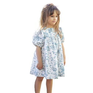 Guangdong personalizado OEM verano azul niños vestidos con mangas hinchadas Allover estampado vestidos casuales para niñas cuello redondo - Product Image 1