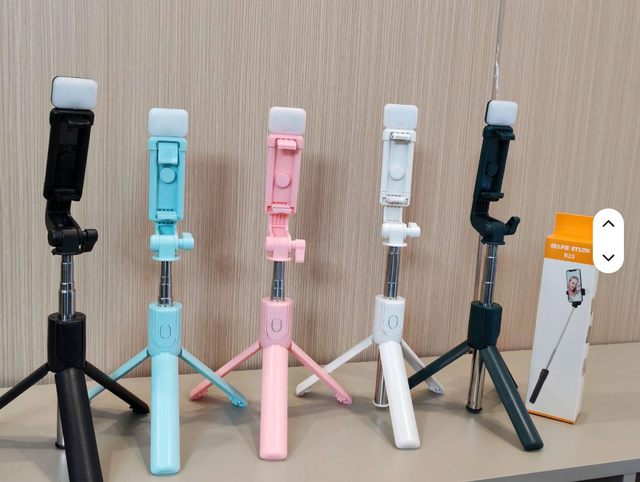 Phone Stand R1S Portable 360° Rotate  Selfie Stick Tripod Fill Light Phone Stand Live Stream Vlog Photography Phone Stand