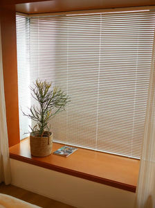 Persianas enrollables a prueba de viento para interiores, persianas de ventana inteligentes tubulares recargables - Product Image 2