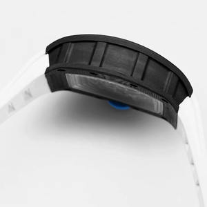 Reloj Mecánico de Fibra de Carbono Cómodo y Resistente a Impactos, Lanzado con la Integración de Nuevos Materiales - Product Image 2