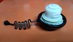 Pièces automobiles <span class=keywords><strong>Bouchon</strong></span> de réservoir de carburant pour <span class=keywords><strong>Ford</strong></span> Focus 6G919030AA 6G919030AD 4451514 3M5A9030DD 3M5A9030DA 1526251 1406358 1377564 - Product Image 5