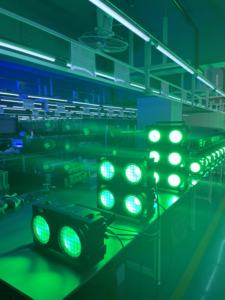 Светодиодный комбинируемый прожектор Epic Blinder 2X475W RGBW RGBALC с LED-кольцом - Product Image 1