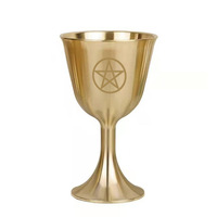 Calice d'autel gravé de haute qualité en laiton, avec ornement pentagramme lune trilune, coupe dorée, rituel Wicca, calice sacré en cuivre