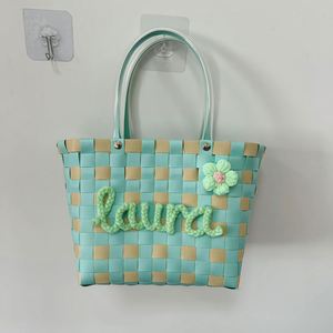 Panier de pique-nique personnalisé en nylon tressé, nom brodé, sac fourre-tout décontracté multicolore rose avec poignées, idéal pour les voyages, les mariages et les cadeaux de mariée - Product Image 5