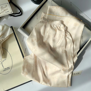 Новая осенняя коллекция: женская ночная сорочка премиум-класса из шелковистой ткани, которую можно носить как верхнюю одежду или домашнюю одежду. - Product Image 6