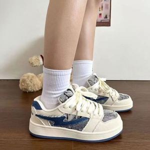 Chaussures de skate tendance nationale pour femmes, style Ins, nouvelle collection Printemps-Été 2026, polyvalentes, sportives et décontractées, pour étudiantes - Product Image 1