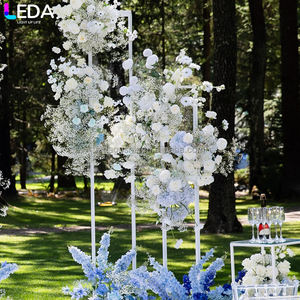 Arco Metálico Cuadrado LEDA Moderno y Elegante para Decoración de Bodas, Resistente y Personalizable - Product Image 4