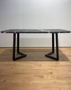 โต๊ะรูปตัวยูขาเหล็กทรงทันสมัยคุณภาพสูงแบบ OEM/ODM โครงเหล็กเคลือบสีฝุ่น ท็อปโต๊ะ MDF โต๊ะขาเหล็กทรงตัวยู - Product Image 2