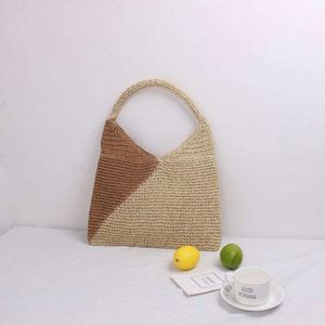 Sac de plage en raphia tressé fait main pour femme, idéal pour l'été et les voyages, sac fourre-tout bicolore en paille crochetée pour femme - Product Image 6