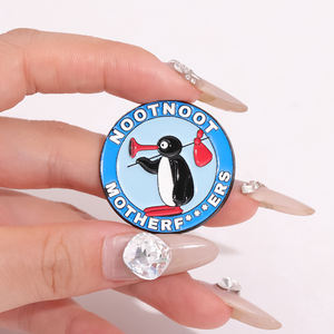 Lindo Pingu esmalte Pin Metal broche solapa insignia joyería mochila accesorios al por mayor - Product Image 4