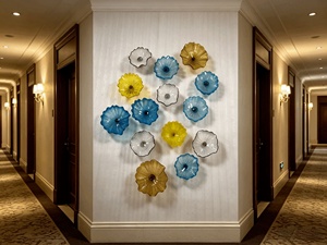 Nouvelle assiette en verre de Murano 100% faite à la main, décor mural fleuri, design Art Déco de luxe - Product Image 2