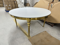 LISSE Nouveau design Table en acier inoxydable doré Table de banquet de mariage en MDF blanc pour les mariés