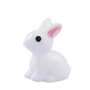 Heiß verkaufendes kleines weißes Kaninchen mit kleinen Ohren Moos Landschafts dekoration Harz Bastel zubehör für DIY Telefon Fall Schleim