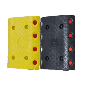 Vente en gros <span class=keywords><strong>de</strong></span> plaque <span class=keywords><strong>de</strong></span> rampe <span class=keywords><strong>de</strong></span> ralentisseur en plastique et caoutchouc tampon <span class=keywords><strong>de</strong></span> décélération pour chaussée utilisation routière plaque <span class=keywords><strong>de</strong></span> limitation <span class=keywords><strong>de</strong></span> vitesse pour usage automobile - Product Image 1