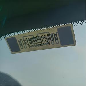 สติกเกอร์ RFID ป้องกันการงัดแงะแบบอิเล็กทรอนิกส์สำหรับติดกระจกรถยนต์ UHF สำหรับการจัดการทะเบียน<span class=keywords><strong>รถ</strong></span>ในลานจอด<span class=keywords><strong>รถ</strong></span> - Product Image 1
