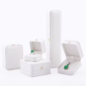 Caja de Joyería de Piel Sintética con Tapa Abatible, Caja de Regalo de Lujo con Logotipo Personalizado para Anillos, Aretes, Collares y Pulseras - Product Image 2