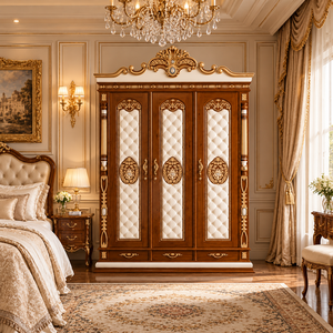 Armario Europeo de Lujo de Tres Puertas con Paneles Tapizados y Detalles Tallados en Dorado para un Elegante Almacenamiento en el Dormitorio - Product Image 1