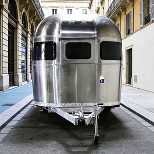 Camion de vente ambulante de crème glacée en acier inoxydable, remorquable, avec fonction de distribution de snacks et caractéristiques anti-rouille - Product Image 1