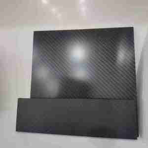 Panneaux en fibre de carbone légers de qualité supérieure pour l'amélioration des performances des voitures de sport et l'amélioration de l'esthétique - Product Image 1