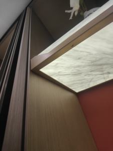 Kabinet Display <span class=keywords><strong>Modern</strong></span> mewah terlaris dapat disesuaikan furnitur ruang tamu Multi kompartemen kapasitas besar warna dapat disesuaikan - Product Image 5