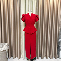 Nouvelle Collection Printemps/Été 2027 : Ensemble Jupe Fendue Ajustée et Veste Courte à Col V Boutonnée Manches Courtes – Tenue de Bureau pour Femme