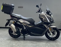 QJMOTOR Hong 150cc Versi Pemuda ADV Skuter Petualang Berpendingin Air Zhejiang >80km/jam