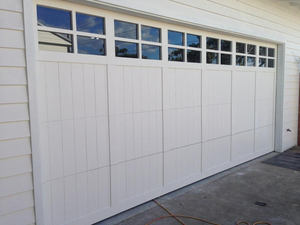 Portes de garage sectionnelles automatiques en aluminium sur mesure, motorisées et télécommandées - Product Image 6