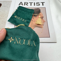 Pochette en velours vert doux de haute qualité brodée pour boucles d'oreilles tendance, sac en velours personnalisé pour huile de Tola, parfum, avec pompons