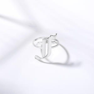 Anello Vintage in Acciaio Inossidabile Placcato Oro 18k con Iniziale in Carattere Old English, Taglia Unica - Product Image 4