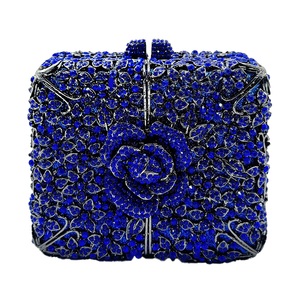 Bolso de Noche Elegante para Mujer con Cristales, Cartera de Mano Cuadrada con Pedrería Floral para Vestido de Noche o Baile - Product Image 3