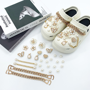 Breloques de <span class=keywords><strong>chaussures</strong></span> Offre Spéciale Bling pour <span class=keywords><strong>chaussures</strong></span> sabots <span class=keywords><strong>Croc</strong></span>, strass de créateur de luxe chaîne de perles décorations de <span class=keywords><strong>chaussures</strong></span> épingles accessoires - Product Image 4