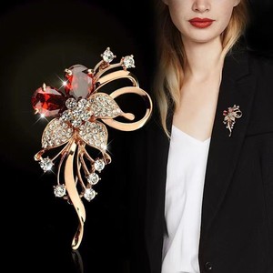 Broches de Flores con Diamantes para Mujer, Aleación Chapada en Oro, Diseño Elegante, Uso Diario, Regalo para Compromiso, Boda o Fiesta - Product Image 1