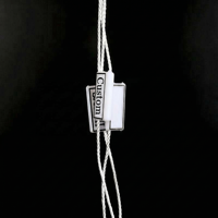 Serrure de ficelle d'étiquettes volantes en plastique avec logo gaufré personnalisé avec ficelle en nylon