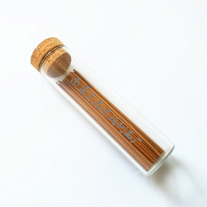 Varillas de incienso de madera de agar y sándalo de Tianjing en tubo de vidrio transparente de 10g, origen Nantong Jiangsu. - Product Image 3