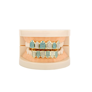 Grillz para dientes, diseño geométrico con diamantes completos, plateados, para uso diario, accesorios de hip hop para hombre. - Product Image 2