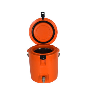กล่องเก็บความเย็นแบบพกพาสำหรับเบียร์ ขนาด 2 แกลลอน ผลิตจากพลาสติก PE แบบ Rotomolded คุณภาพสูง ดีไซน์ทันสมัย เหมาะสำหรับกิจกรรมกลางแจ้ง แคมป์ปิ้ง พร้อมแผงโซลาร์เซลล์ - Product Image 3