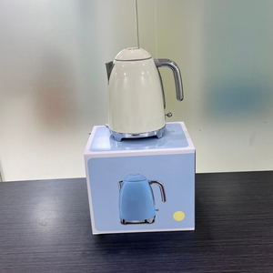 . Hervidor de agua eléctrico de 7 tazas estilo retro de los años 50 con apagado automático, base extraíble e indicador de agua KLF03CRUS - Product Image 6