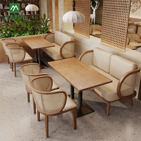 Meubles de restaurant et d'hôtel durables, écologiques et modernes de style sud-est asiatique, sièges en rotin tressé, table à manger en bois massif