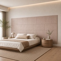 Panneaux muraux personnalisés avec modules imitation bois de largeurs variées, joints croisés et mur d'accentuation de chambre à coucher à hauteur partielle