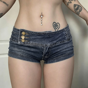 Shorts en jean streetwear tendance à fermeture boutonnée – Shorts en jean taille basse Y2K à multiples boutons pour femme - Product Image 3