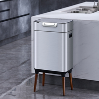 Poubelle de cuisine extérieure en acier inoxydable Poubelle de salle de bain à fermeture douce Doublure automatique Mini Style Poubelle de rangement pour la maison