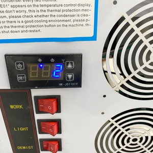 Vitrina Refrigerada para Pasteles de Alta Calidad, Comercial, de Una Sola Capa, Cuadrada, de Vidrio, con Enfriamiento por Aire y Control Mecánico, para Pastelería - Product Image 6