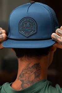 Cappellino da Baseball Personalizzato con Logo in Gomma, 5 Pannelli, Fori Tagliati al Laser, Impermeabile, Asciugatura Rapida, Stile Dad Hat - Product Image 2