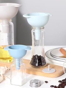 Wholesale 4pcs Kitchen Funnel Set Household Oil Transferring Tool for Spices Powder Plastic Portable Lightweight - Product Image 4