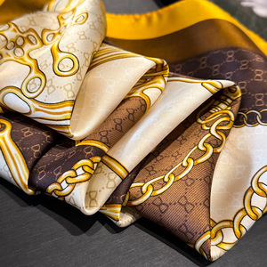 Elegante Pañuelo Cuadrado de Poliéster Transpirable con Patrón de Cadena, Accesorio de Moda Multifuncional para Mujer, Estilo Europeo, Cuatro Estaciones - Product Image 4